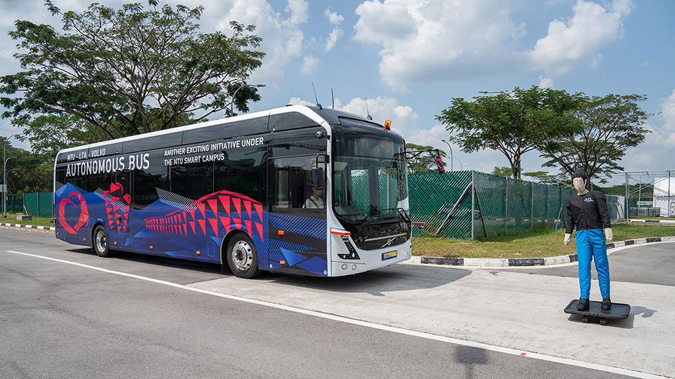 Autonomous electric shuttle operating in Singapore’s Punggol Digital District, the world’s first fully autonomous public transport zone.